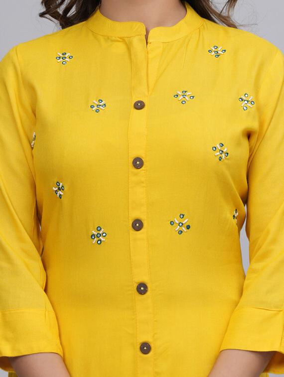 women mandarin neck embroidered a-line kurta - 21393366 - Standard Image - 3
