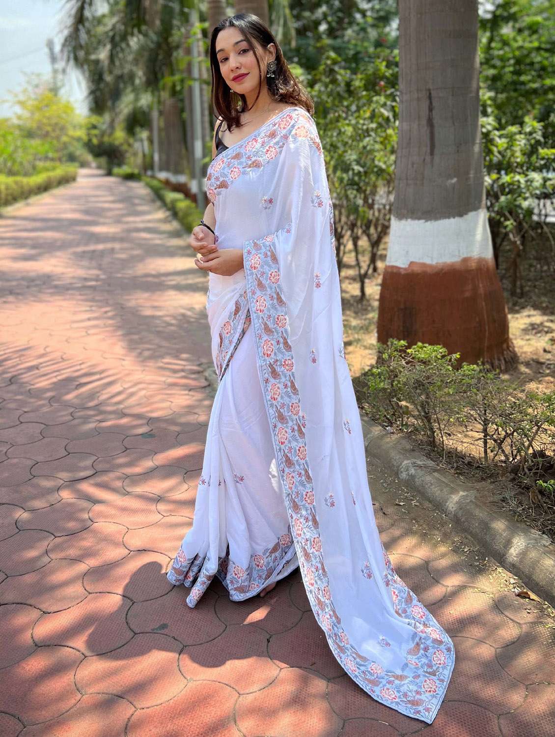 women embroidered saree - 21402037 -  Zoom Image - 0