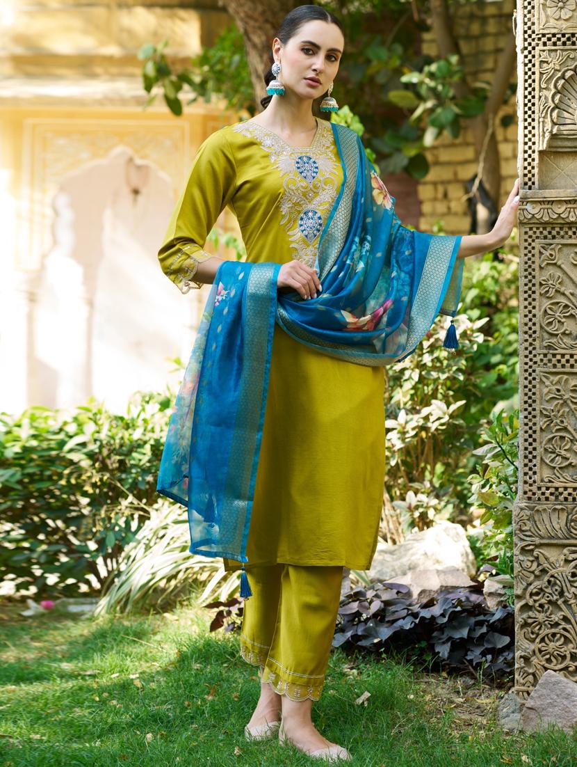 women green kurta dupatta set