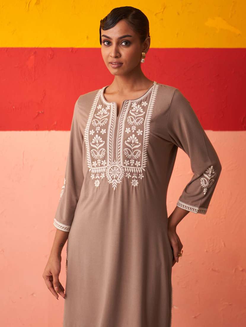 women notch neck embroidered woolen kurta - 21459248 - Standard Image - 3