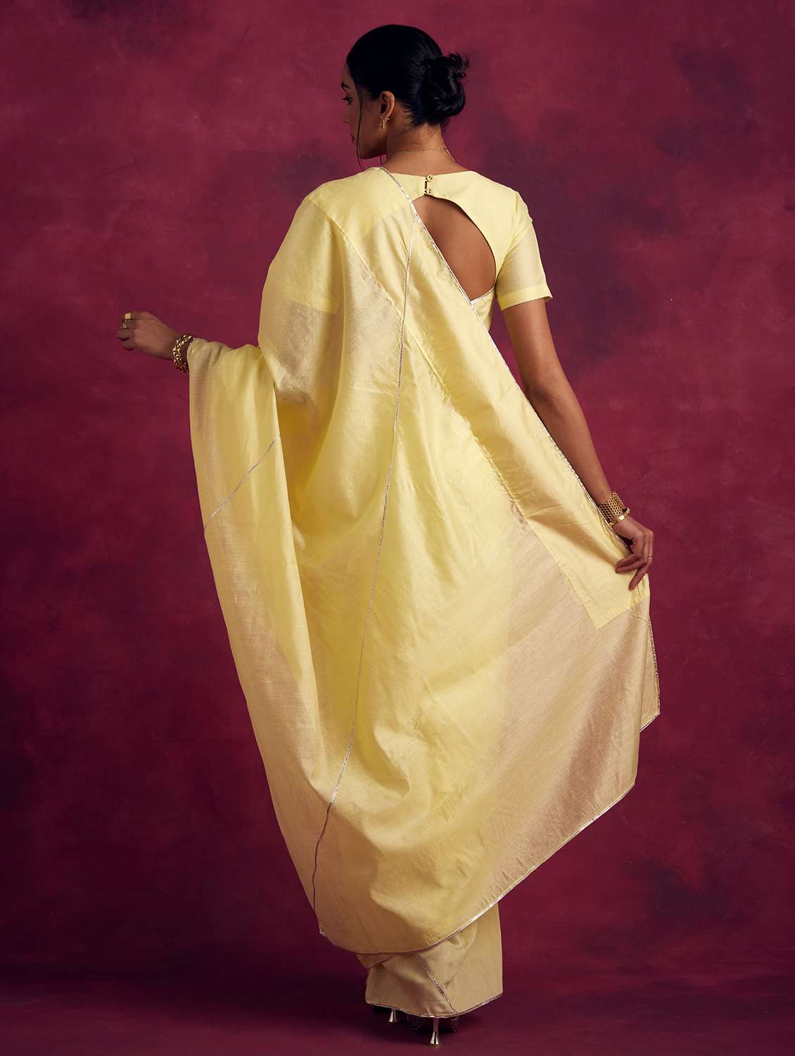 women solid plain saree - 21459958 -  Standard Image - 3