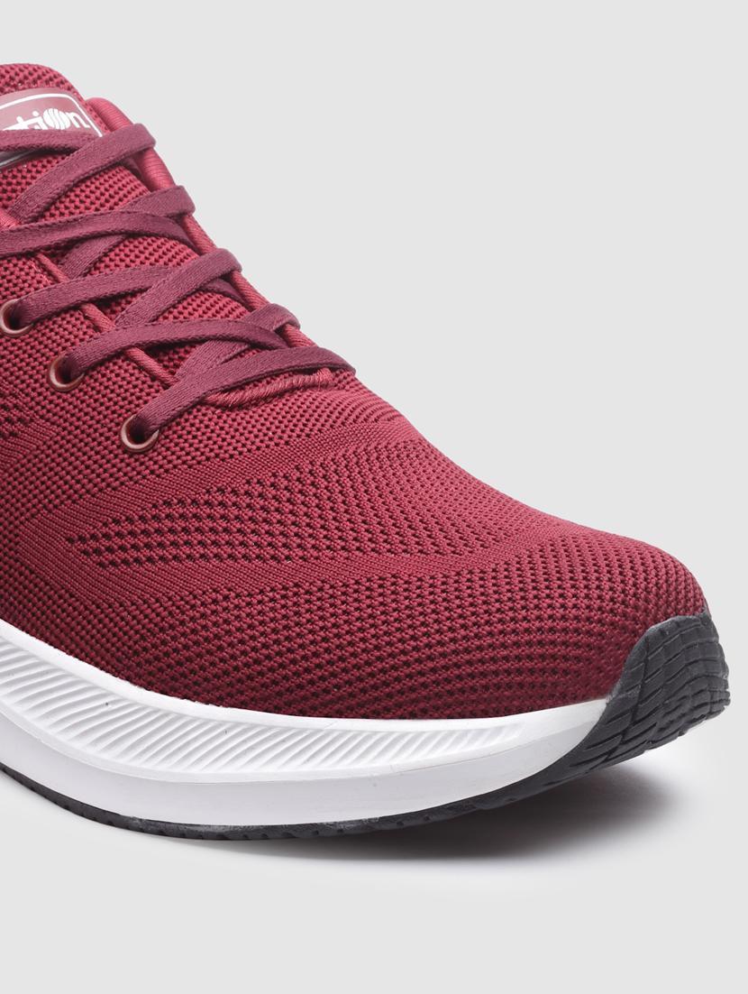 men lace up sports shoes - 21460437 - Standard Image - 5
