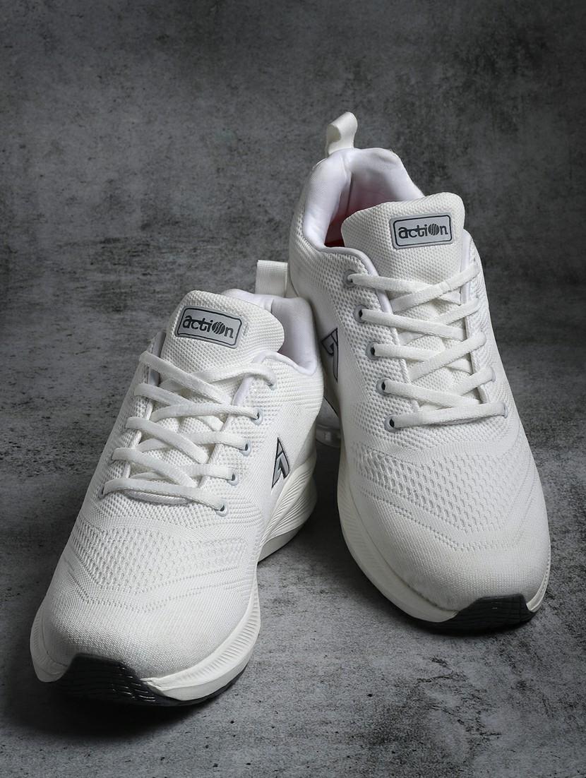 men lace up sports shoes - 21460441 -  Zoom Image - 0
