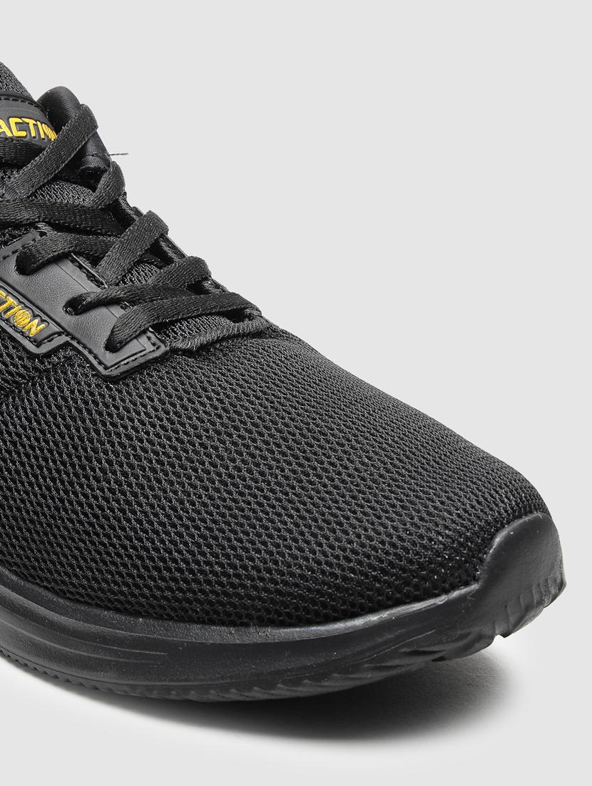 men lace up sports shoes - 21460456 - Standard Image - 5