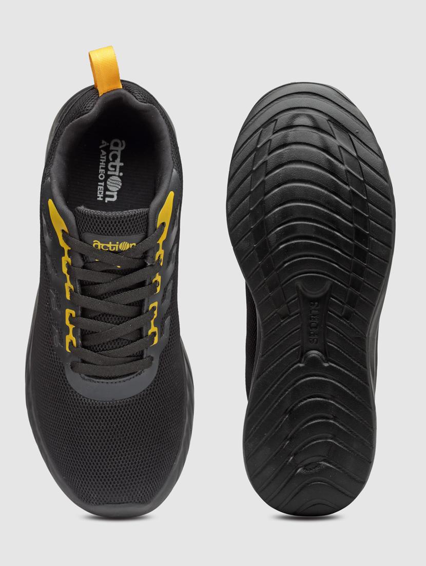 men lace up sports shoes - 21460469 - Standard Image - 3