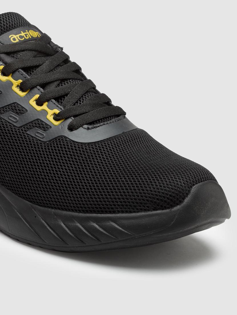men lace up sports shoes - 21460469 - Standard Image - 5