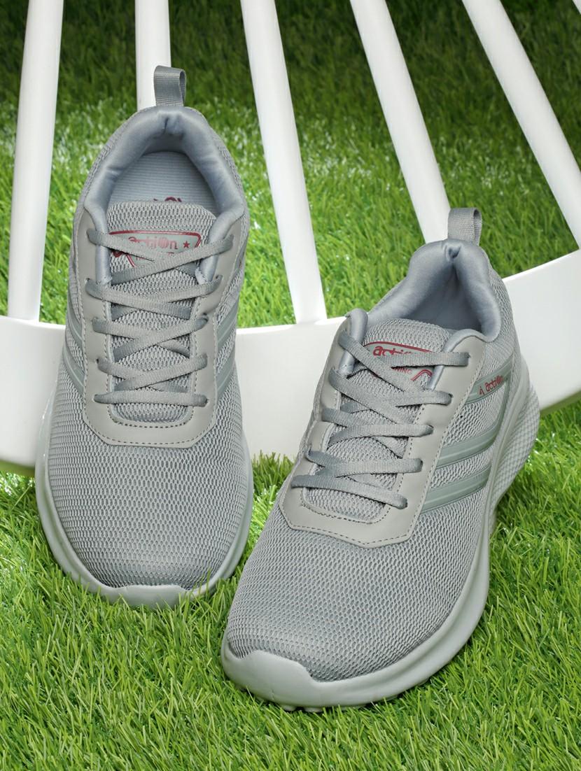 men lace up sports shoes - 21460503 - Zoom Image - 0