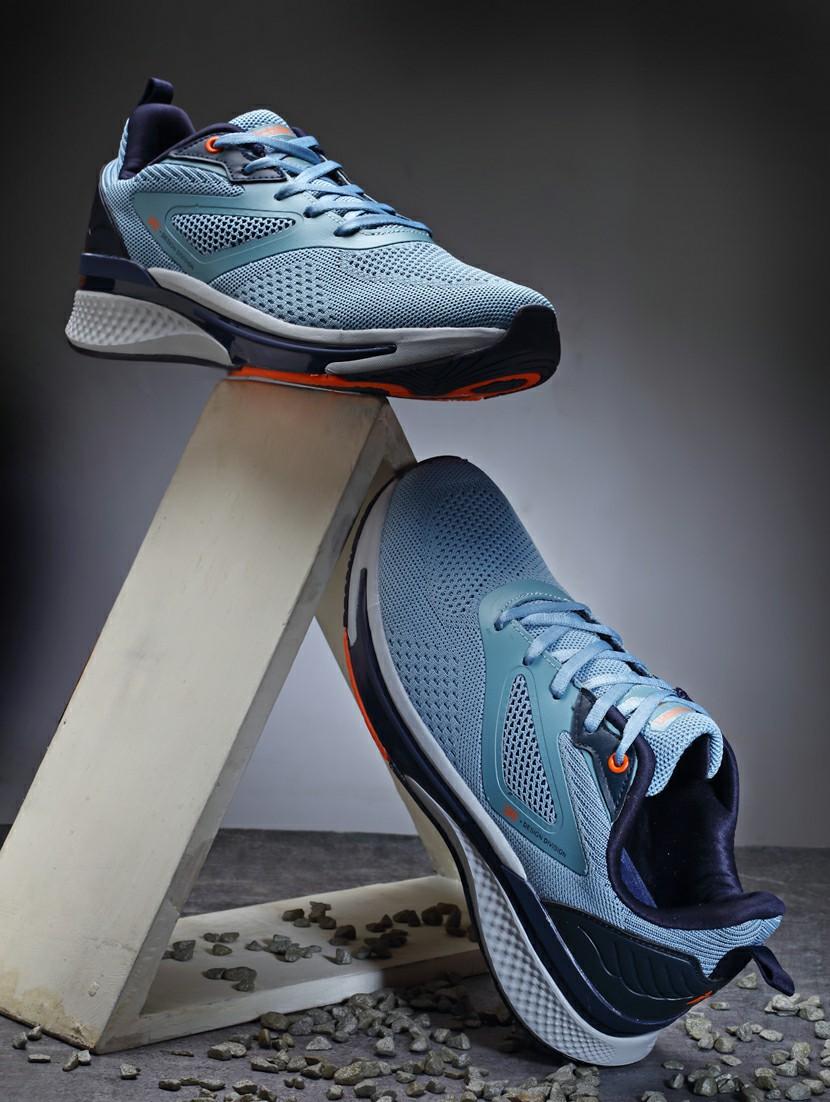 men lace up sports shoes - 21460506 - Zoom Image - 0