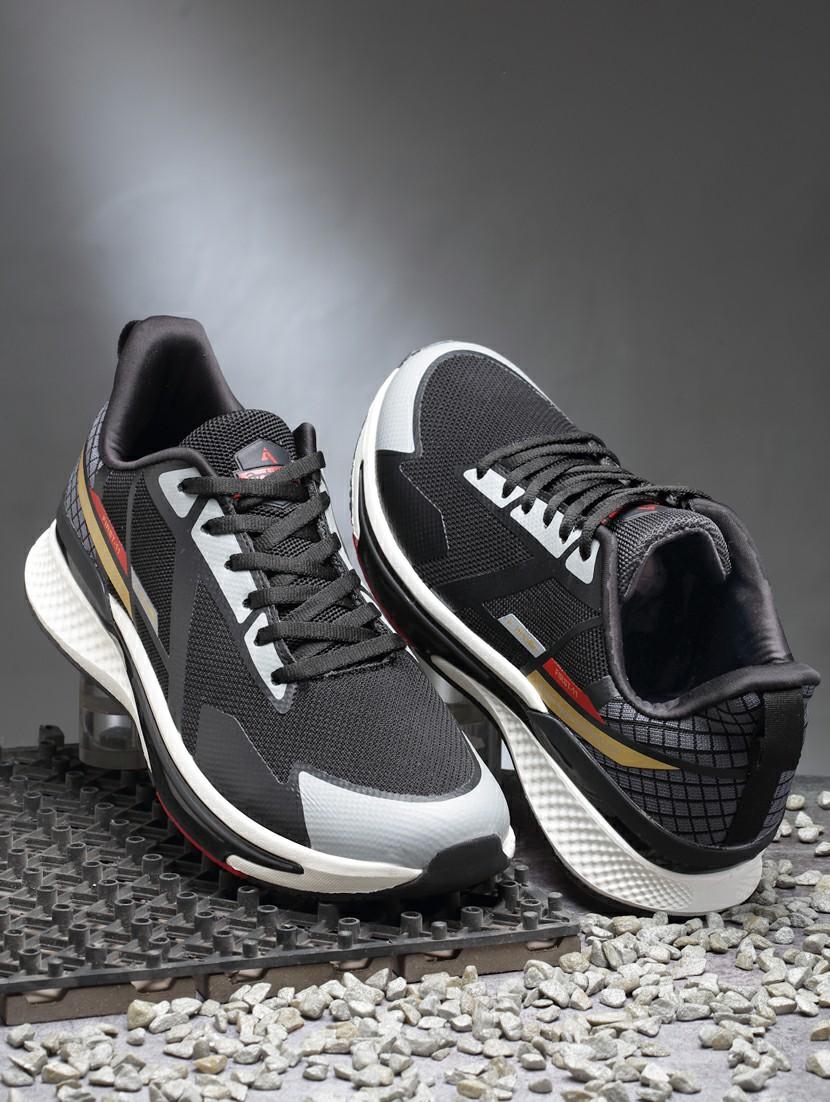 men lace up sports shoes - 21460526 - Zoom Image - 0
