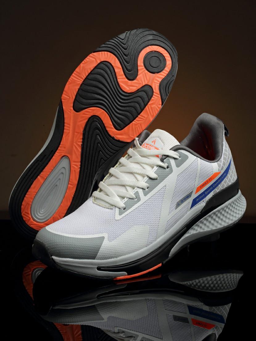 men lace up sports shoes - 21460528 -  Zoom Image - 0