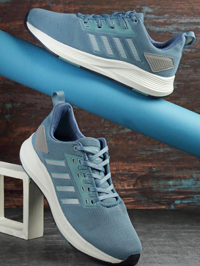 men lace up sports shoes - 21460530 - Zoom Image - 0
