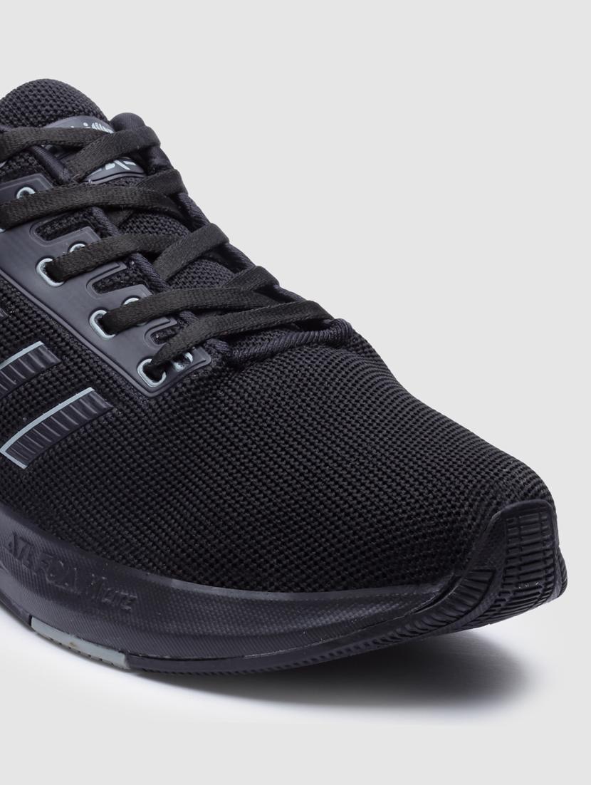 men lace up sports shoes - 21460531 - Standard Image - 5