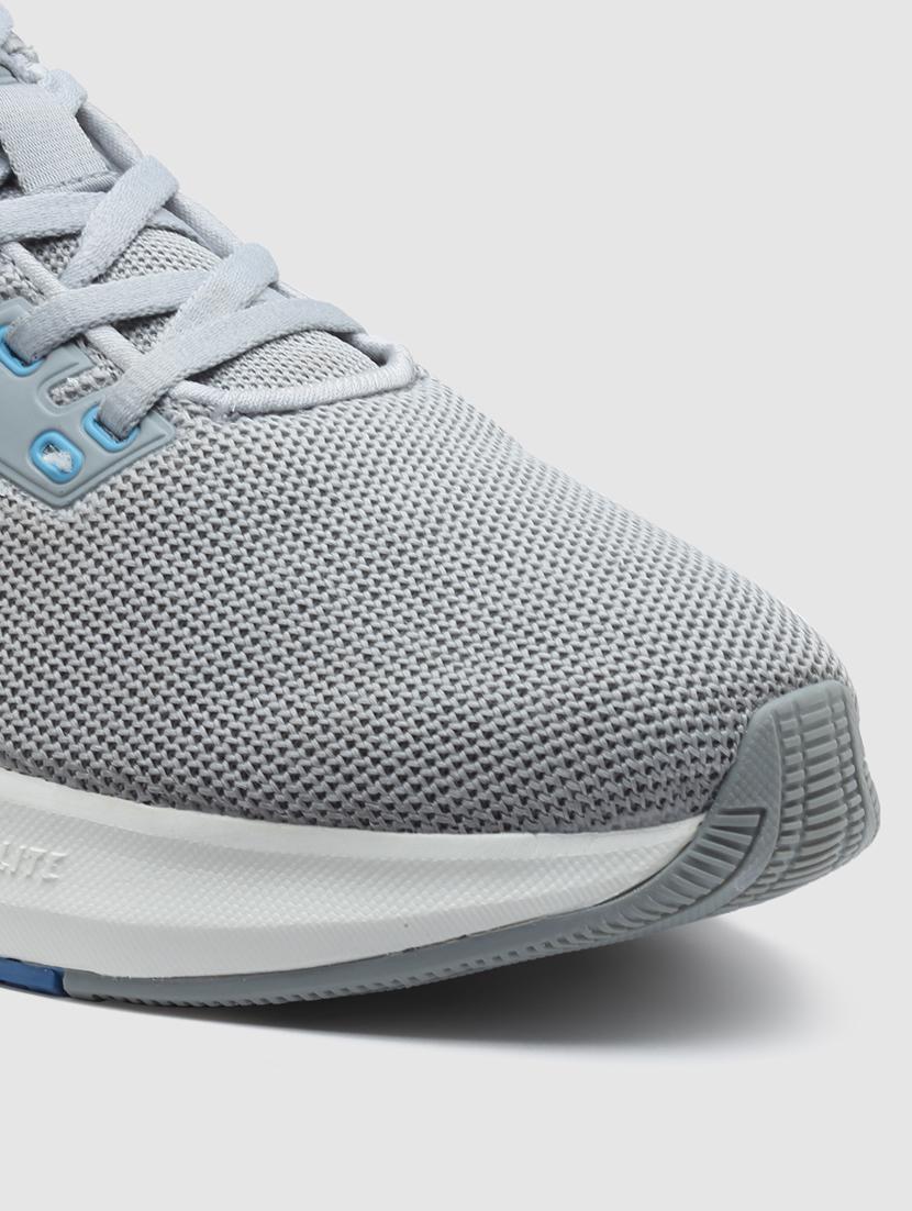 men lace up sports shoes - 21460534 - Standard Image - 5