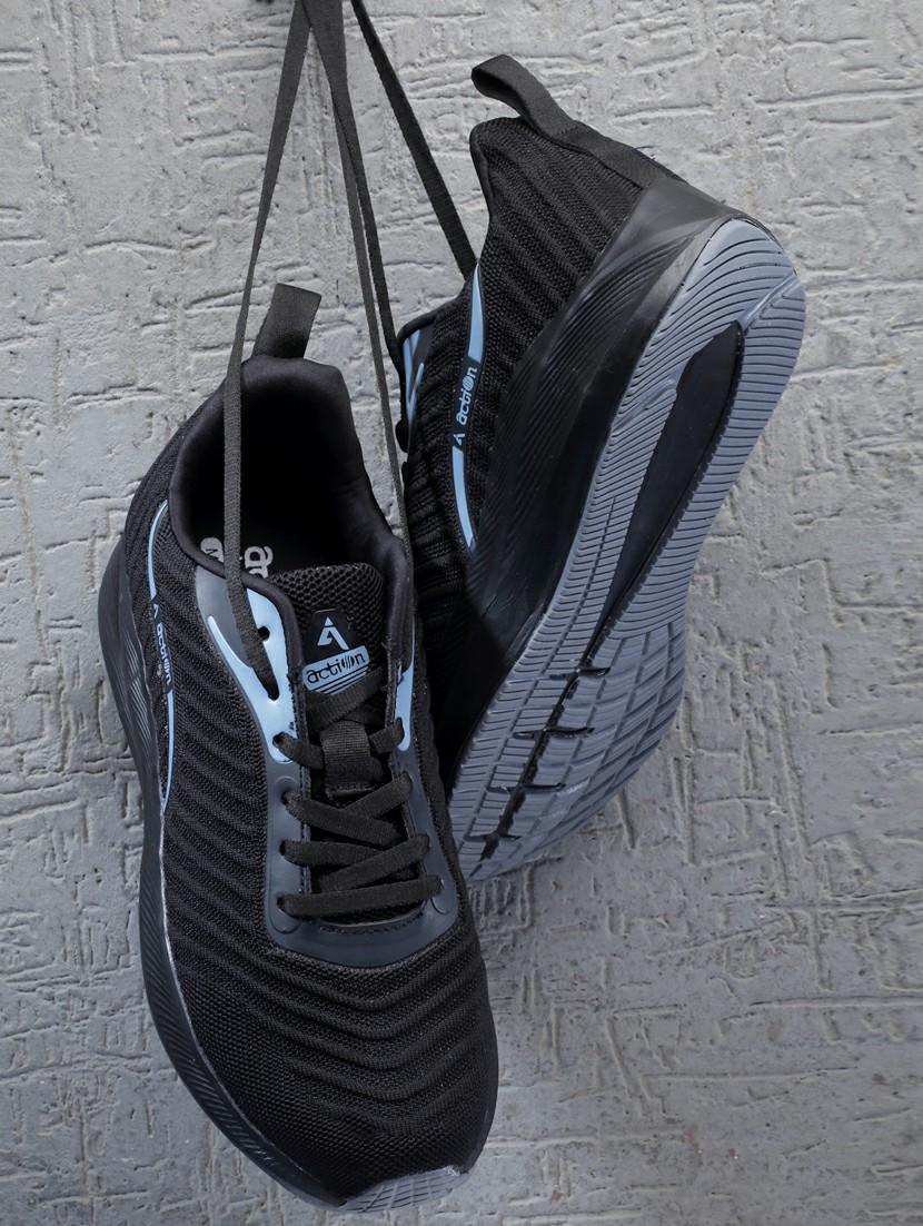 men lace up sports shoes - 21460544 - Zoom Image - 0
