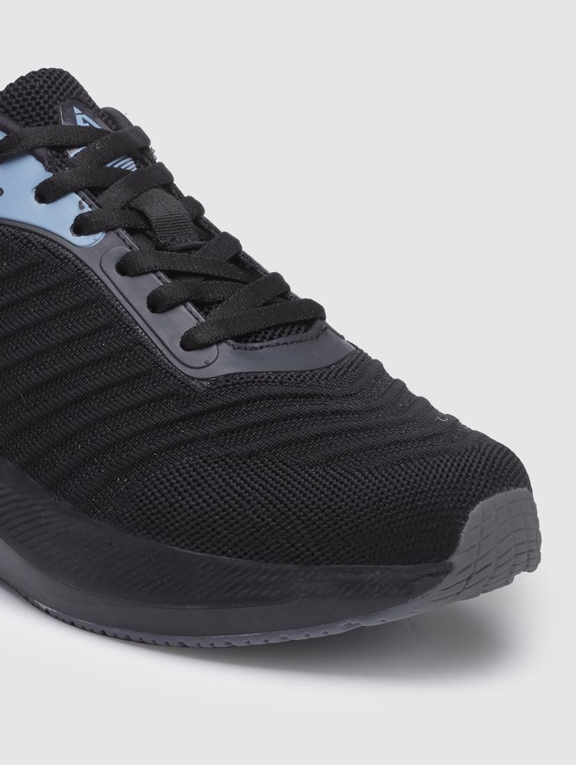men lace up sports shoes - 21460544 - Standard Image - 5