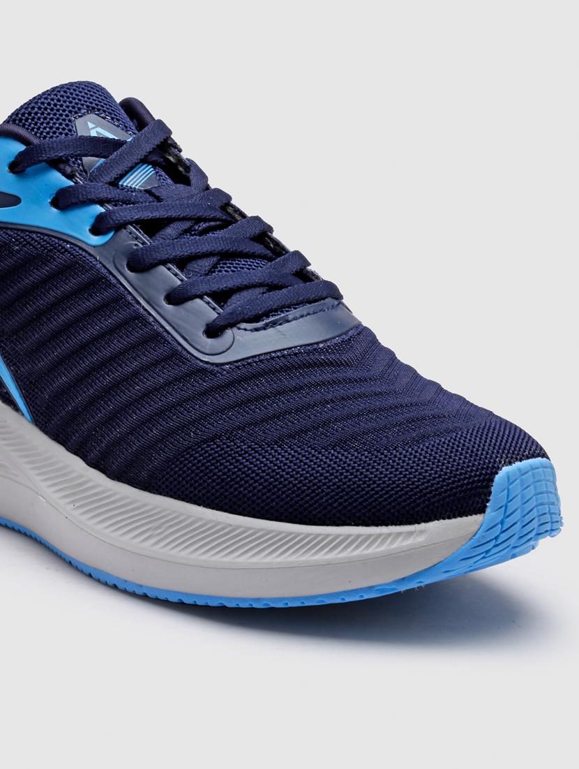 men lace up sports shoes - 21460545 - Standard Image - 5