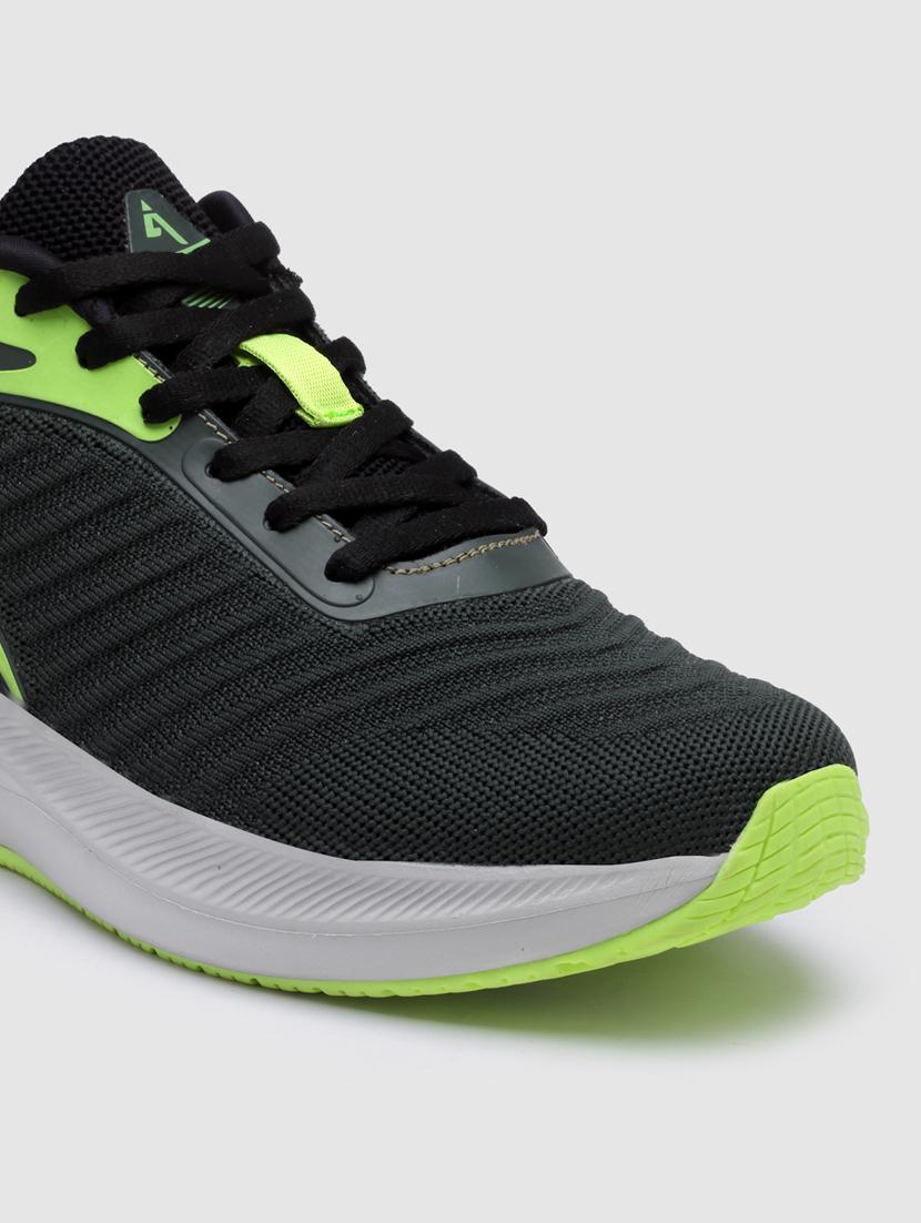 men lace up sports shoes - 21460546 - Standard Image - 5