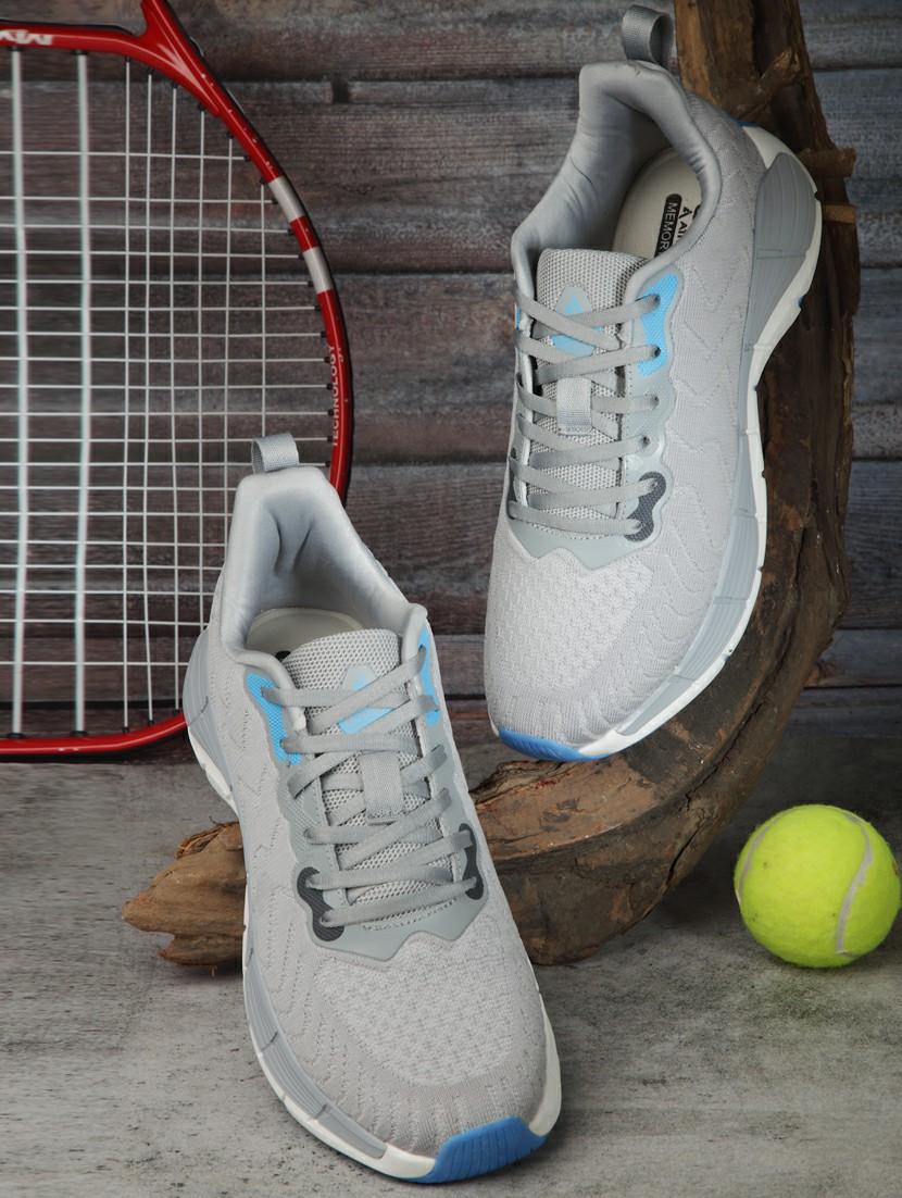 men lace up sports shoes - 21460551 -  Zoom Image - 0