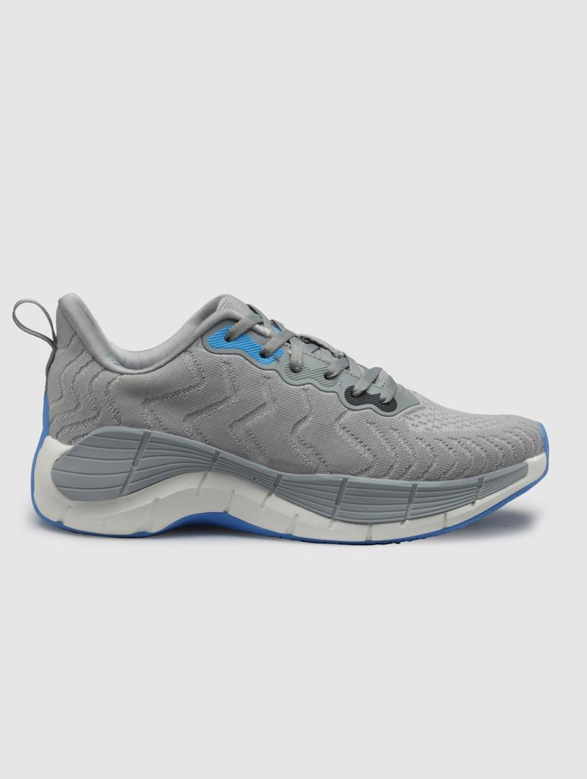 men lace up sports shoes - 21460551 - Standard Image - 3