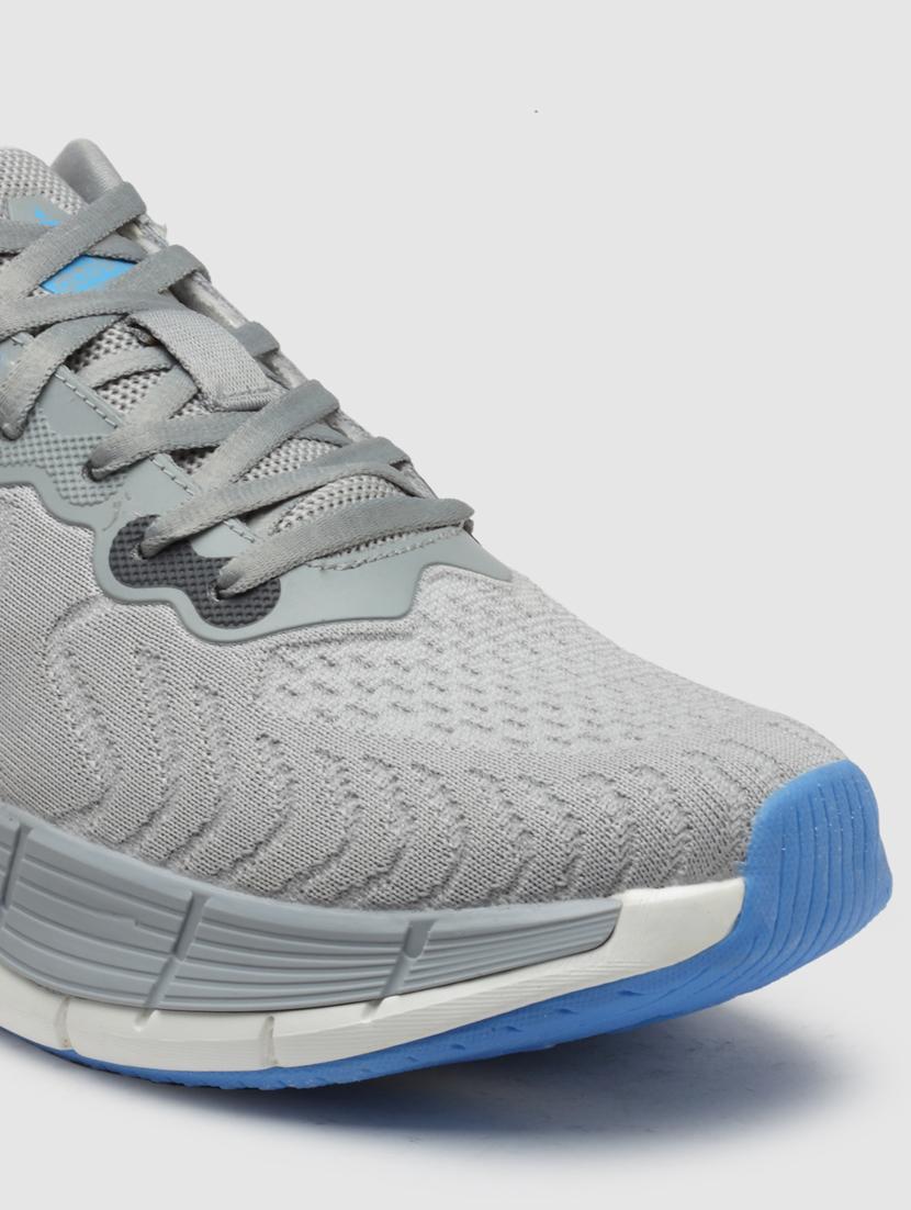 men lace up sports shoes - 21460551 - Standard Image - 5