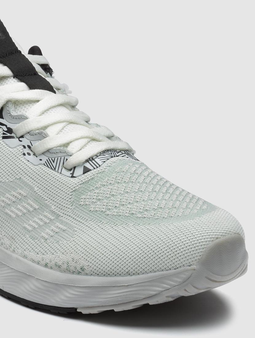 men lace up sports shoes - 21460563 - Standard Image - 5