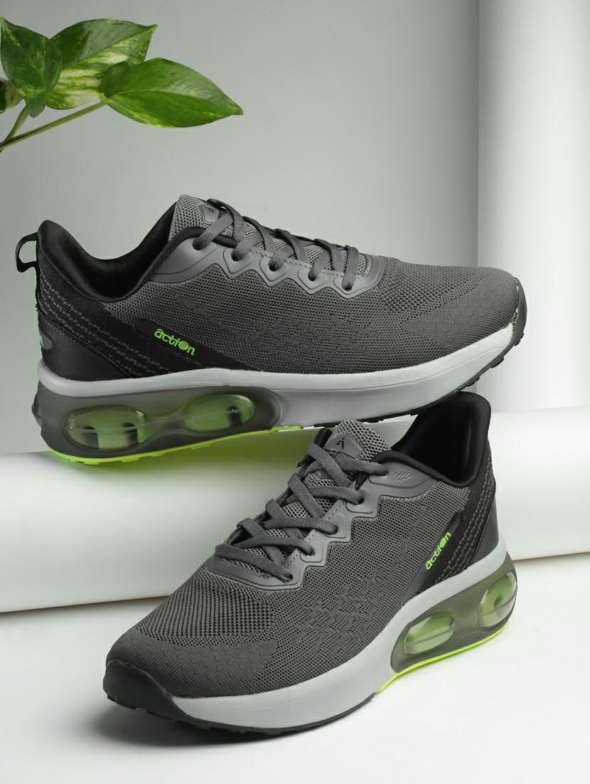 men lace up sports shoes - 21460565 -  Zoom Image - 0