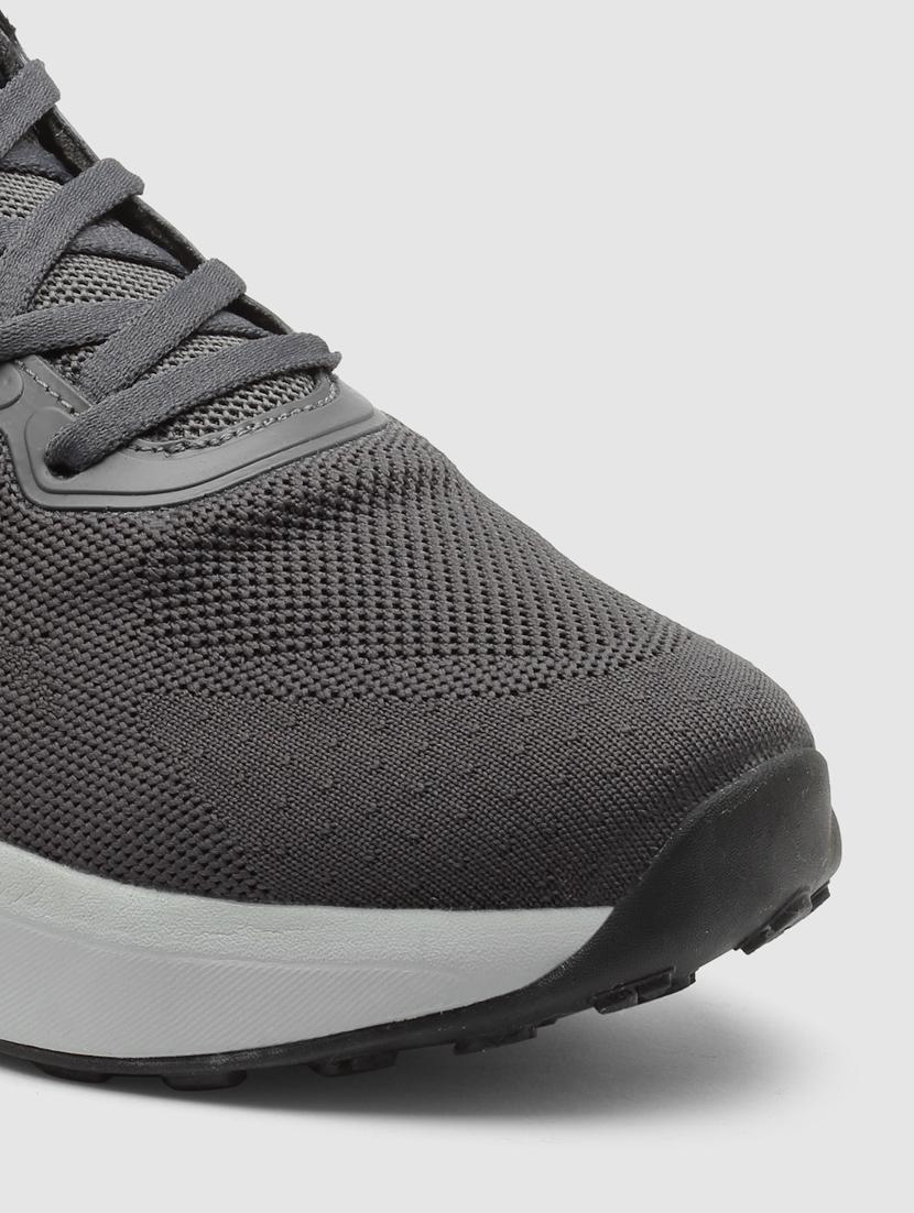 men lace up sports shoes - 21460565 - Standard Image - 5