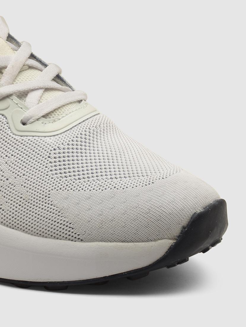 men lace up sports shoes - 21460567 - Standard Image - 5