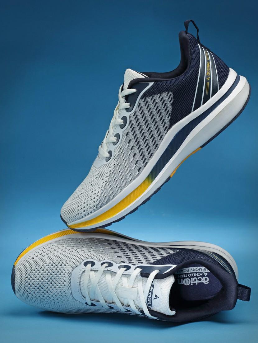 men lace up sports shoes - 21460572 -  Zoom Image - 0