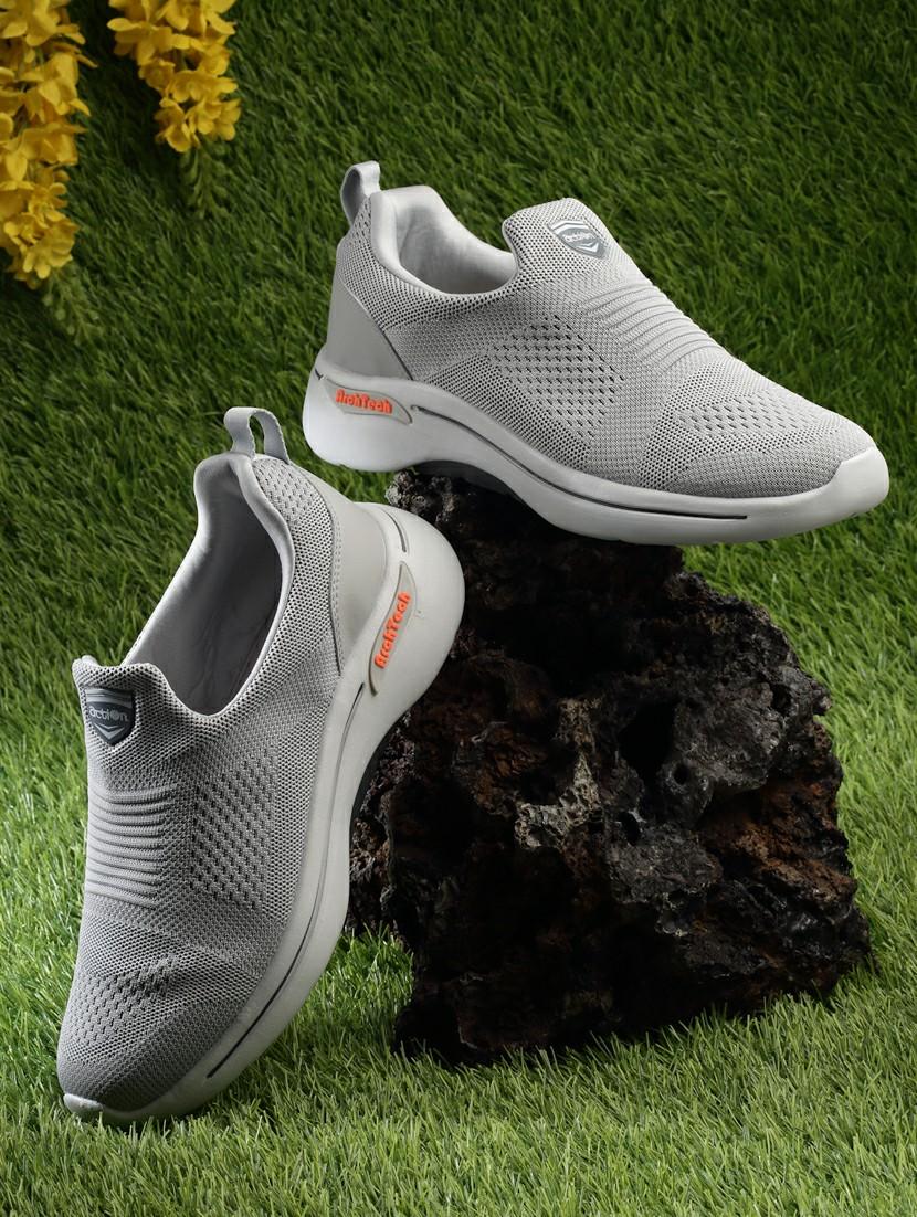 men slip on sports shoes - 21460577 - Zoom Image - 0