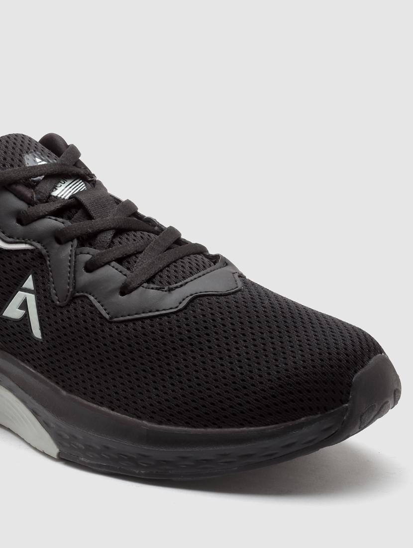 men lace up sports shoes - 21460585 - Standard Image - 5
