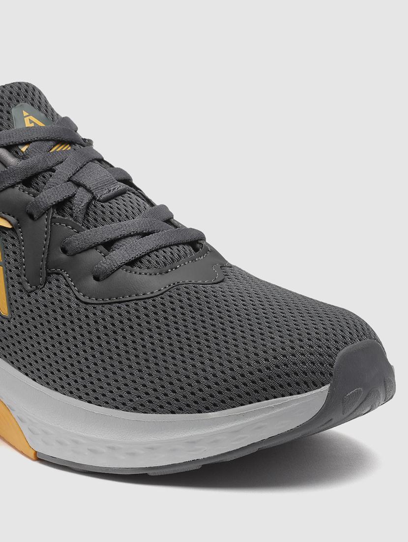 men lace up sports shoes - 21460586 - Standard Image - 5