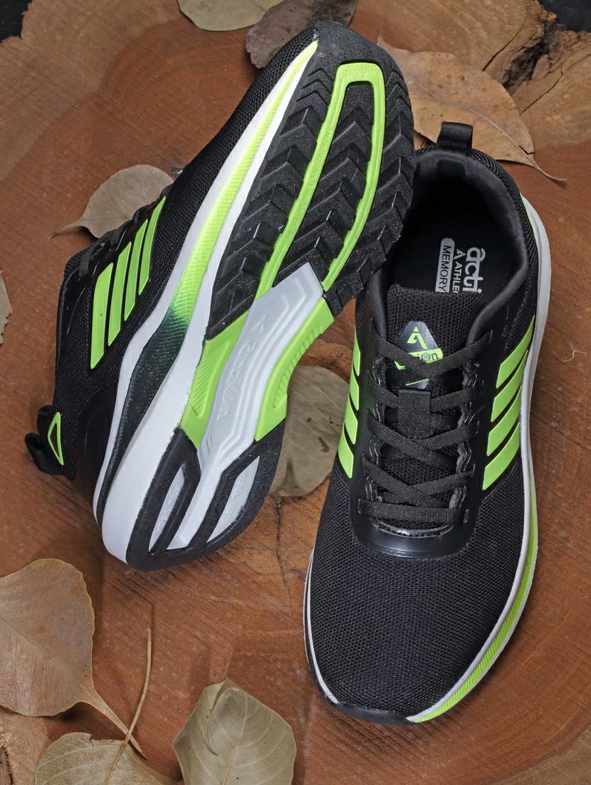 men lace up sports shoes - 21460589 - Zoom Image - 0