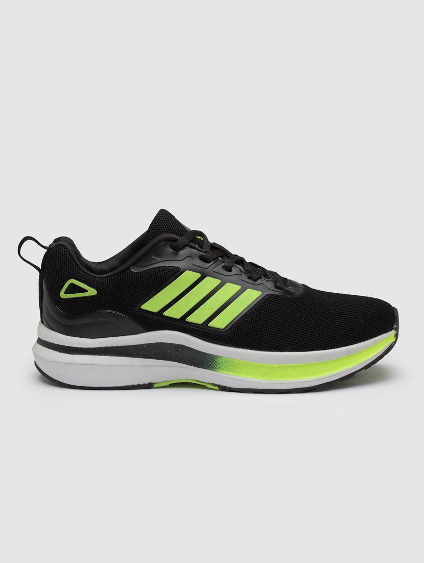 men lace up sports shoes - 21460589 - Standard Image - 3