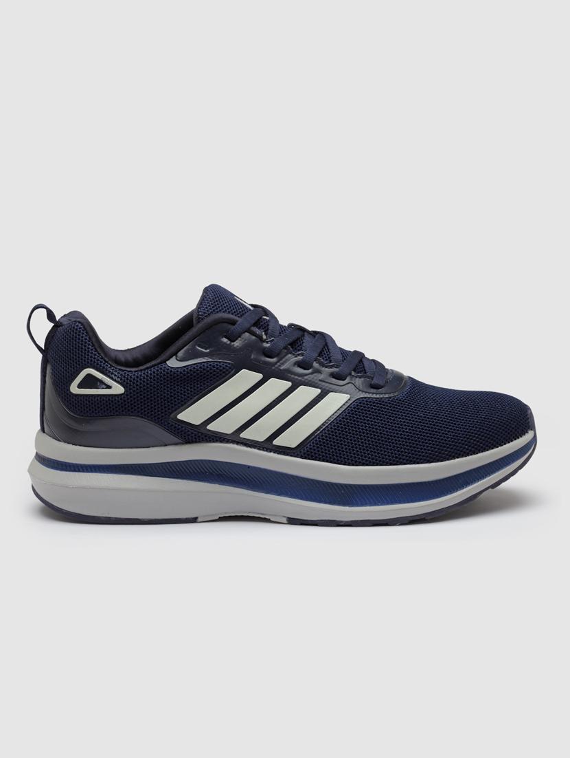 men lace up sports shoes - 21460592 - Standard Image - 3