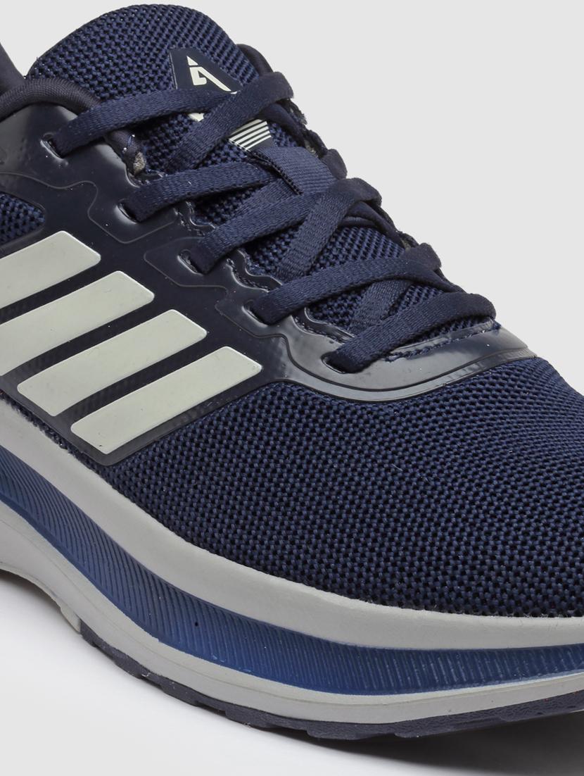 men lace up sports shoes - 21460592 - Standard Image - 5