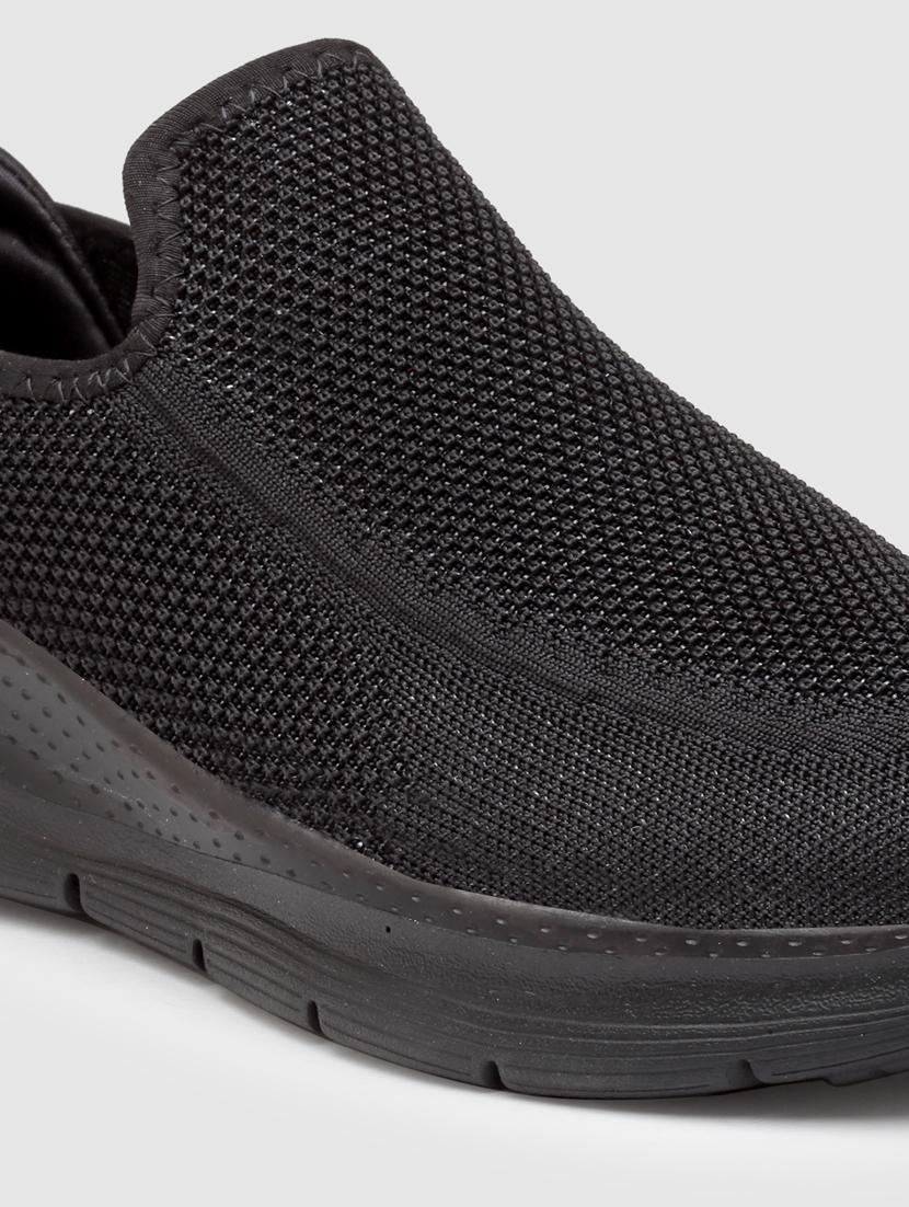 men slip on sports shoes - 21460606 - Standard Image - 5