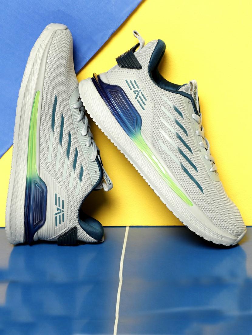 men lace up sports shoes - 21460617 -  Zoom Image - 0