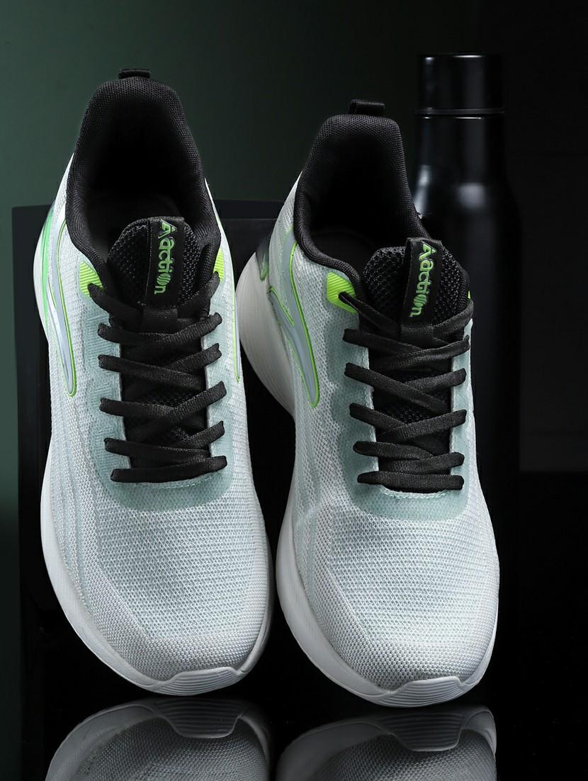 men lace up sports shoes - 21460632 -  Zoom Image - 0
