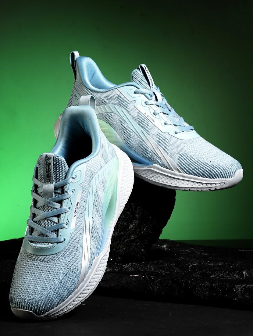men lace up sports shoes - 21460638 - Zoom Image - 0