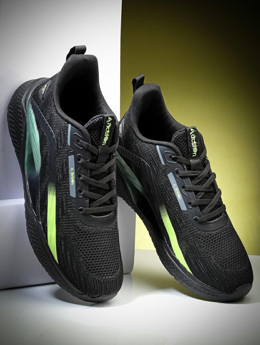 men lace up sports shoes - 21460639 - Zoom Image - 0
