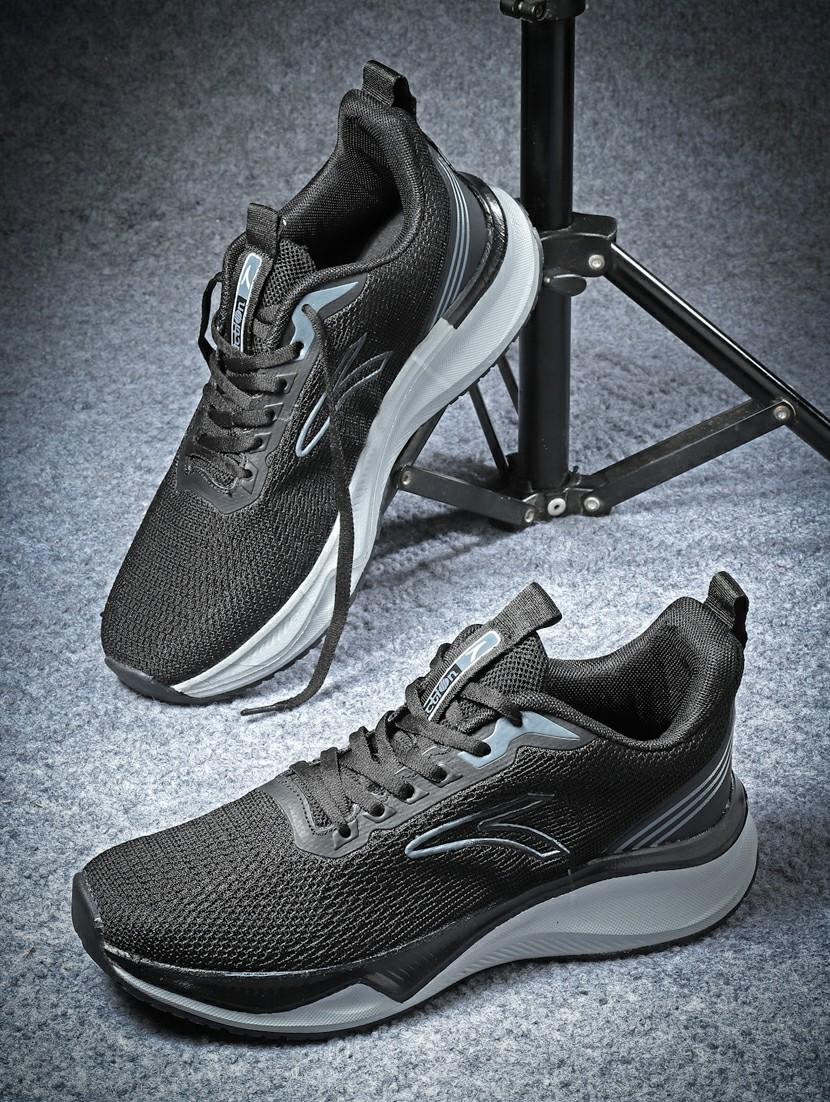 men lace up sports shoes - 21460723 - Zoom Image - 0