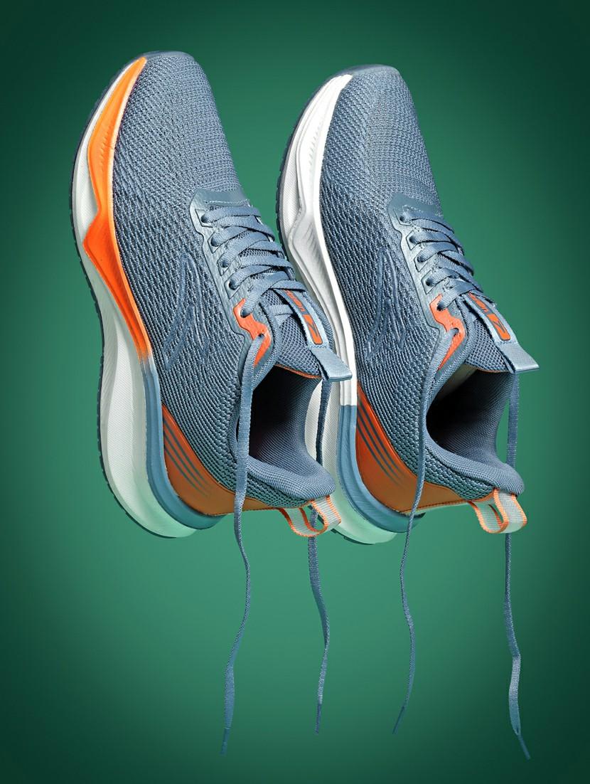 men lace up sports shoes - 21460726 - Zoom Image - 0