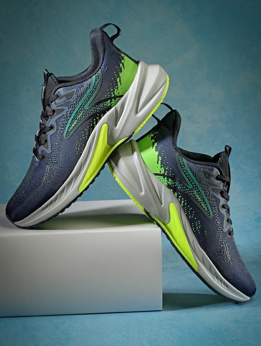 men lace up sports shoes - 21460737 - Zoom Image - 0