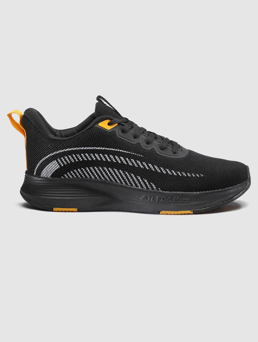 men lace up sports shoes - 21460741 - Standard Image - 3