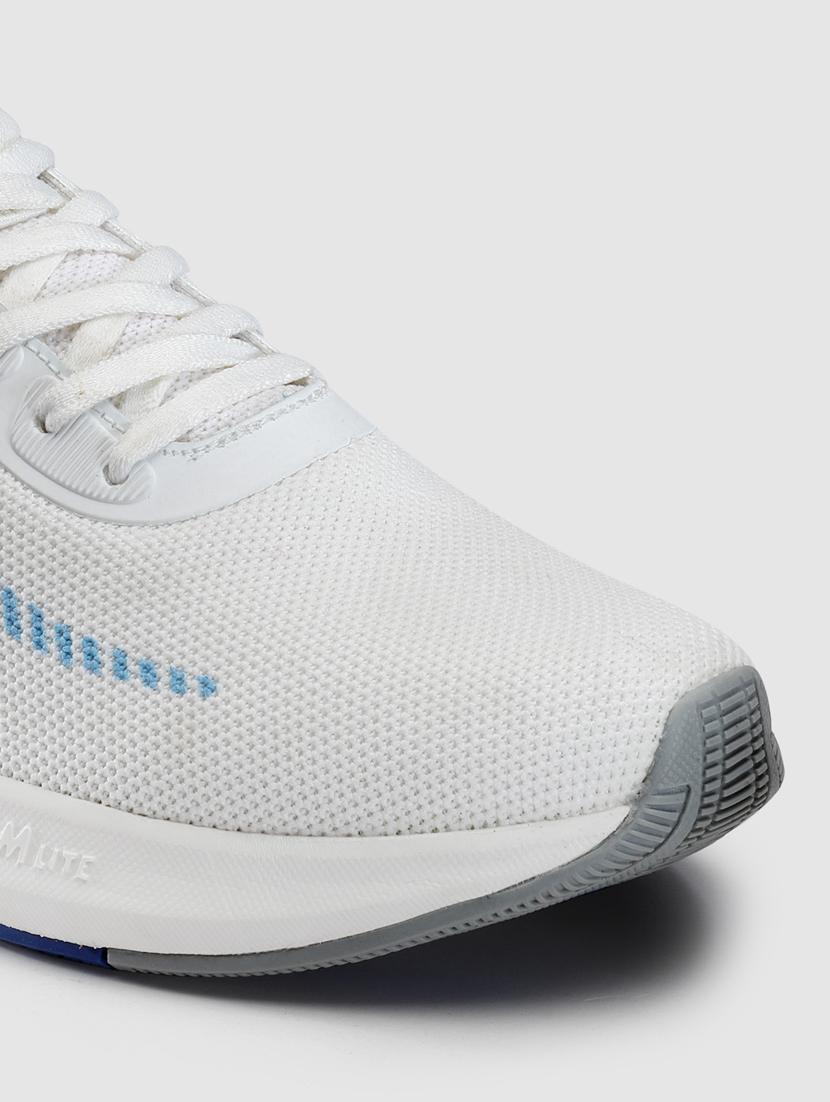 men lace up sports shoes - 21460744 - Standard Image - 5