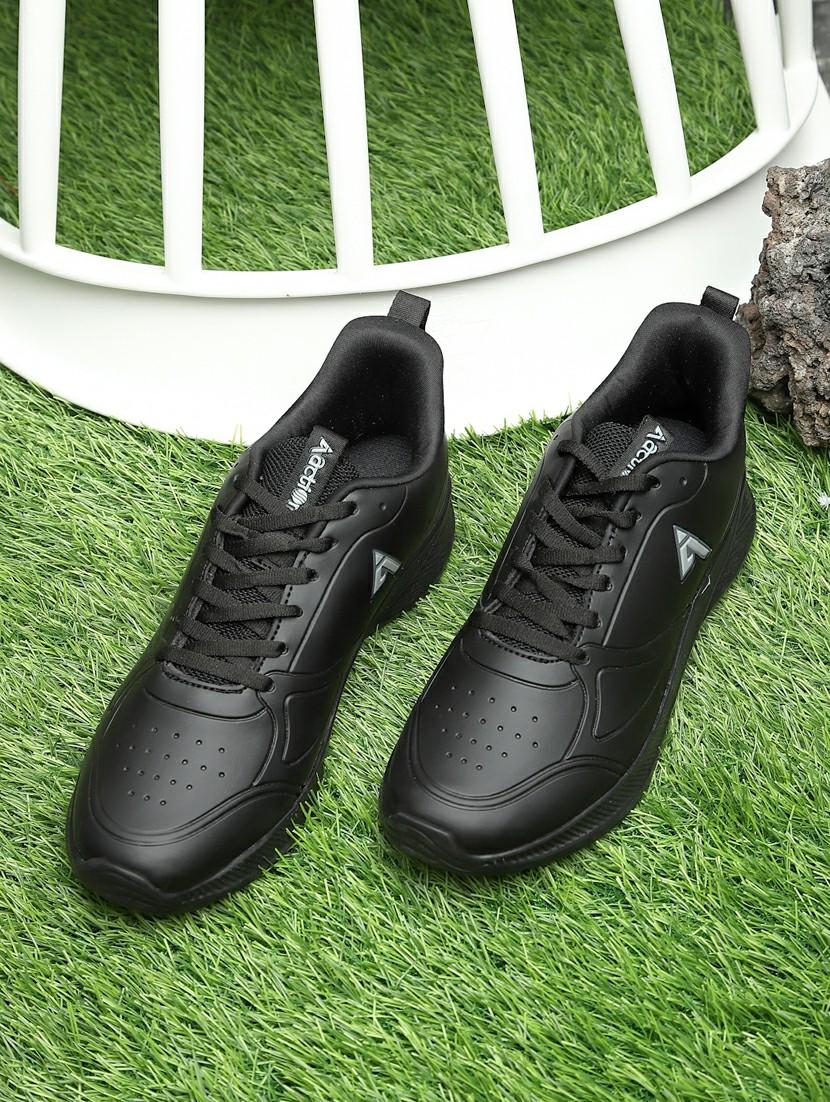men lace up sports shoes - 21460761 -  Zoom Image - 0