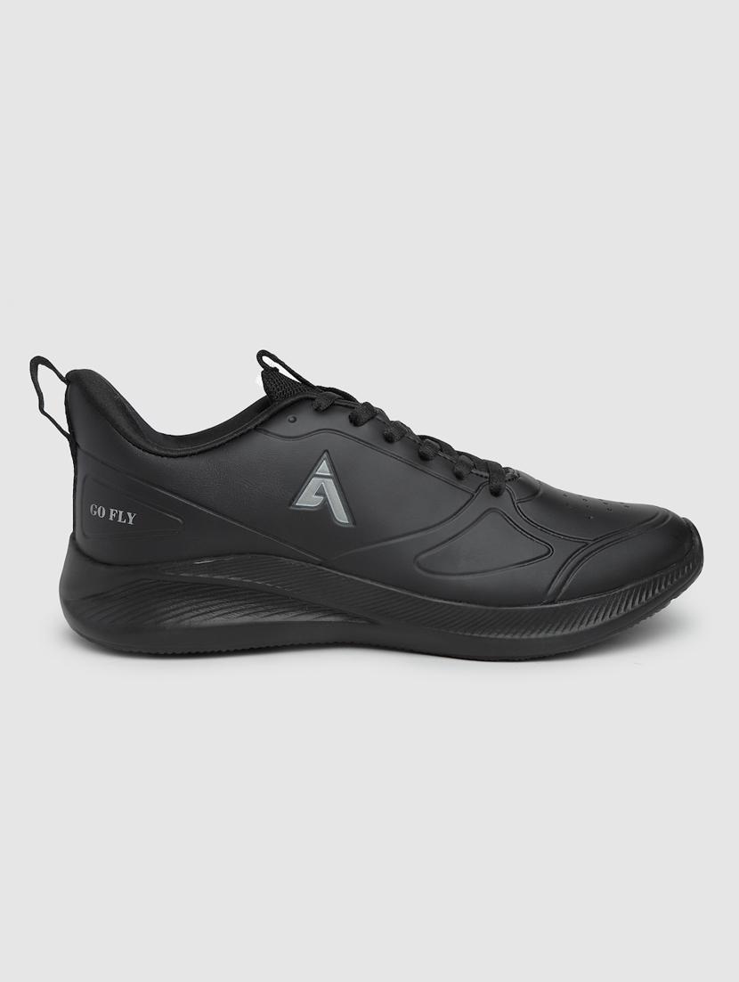 men lace up sports shoes - 21460761 - Standard Image - 3