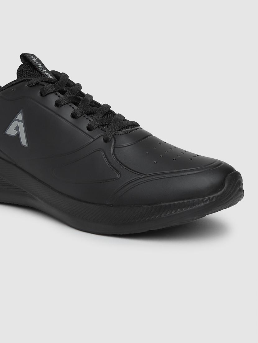 men lace up sports shoes - 21460761 - Standard Image - 5