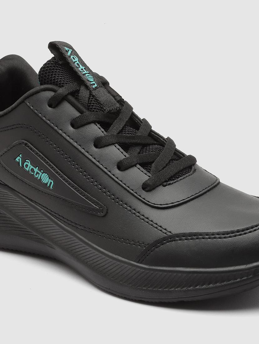 men lace up sports shoes - 21460767 - Standard Image - 5